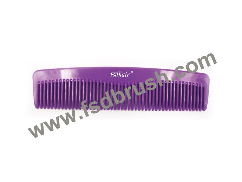 Plastic comb